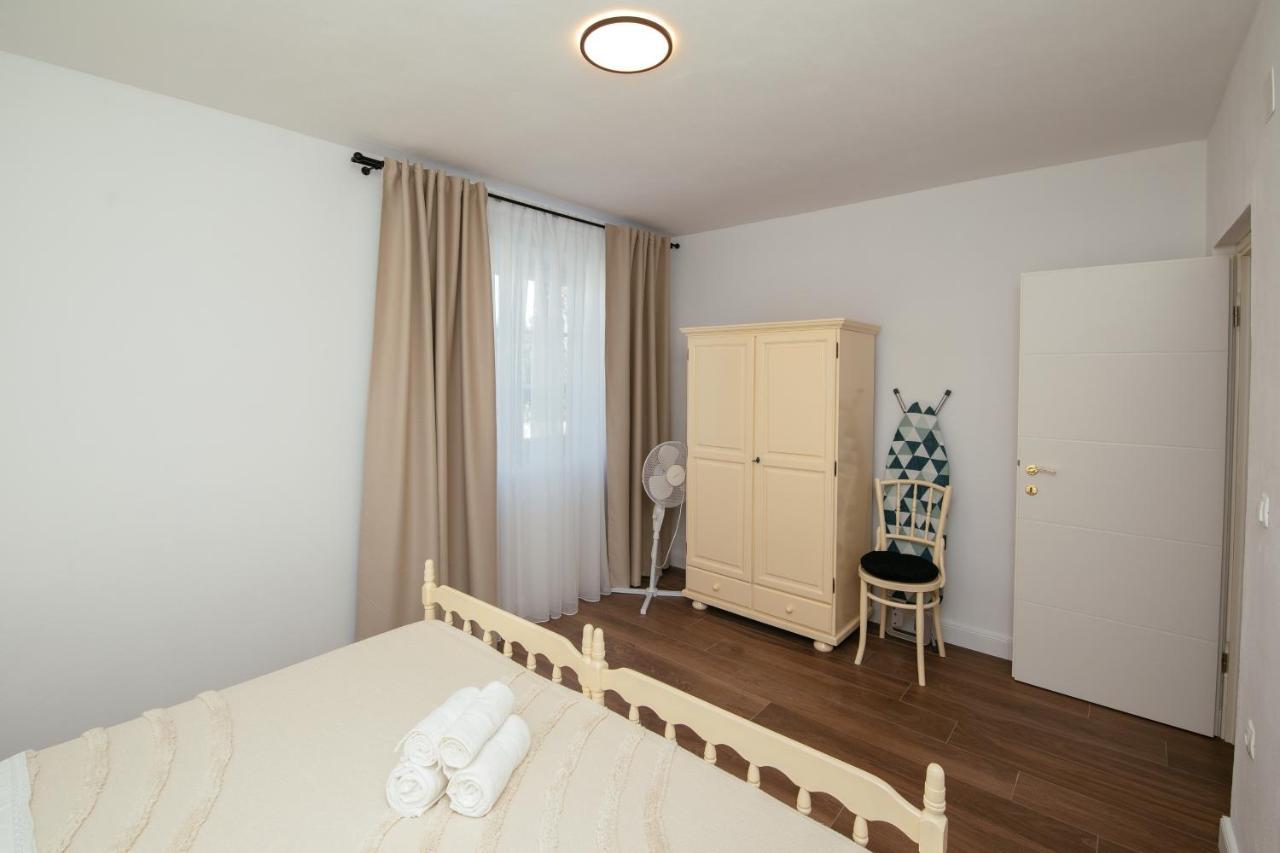 Ferienwohnung Barbarossa Sveti Filip i Jakov Exterior foto